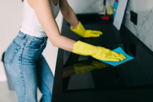 cleaning quartz countertops